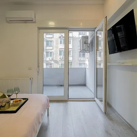 Apartamento Modern 2-br Flat Near Cismigiu & Universitate - Balcony & Kitchen