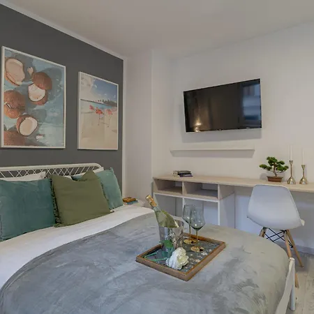 Modern 2-br Flat Near Cismigiu & Universitate - Balcony & Kitchen Bucarest
