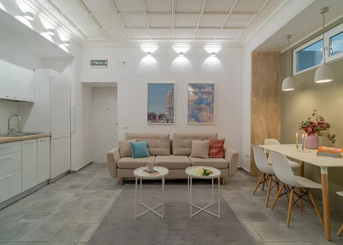 Modern 2-br Flat Near Cismigiu & Universitate - Balcony & Kitchen *