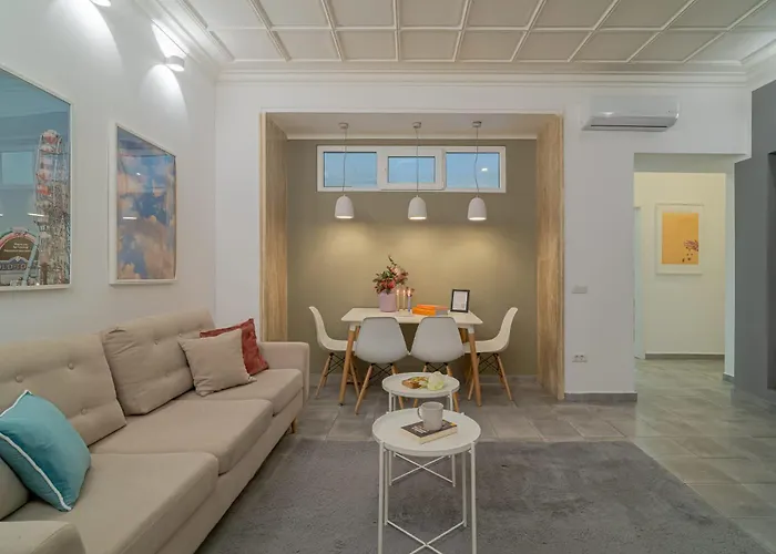 Modern 2-br Flat Near Cismigiu & Universitate - Balcony & Kitchen