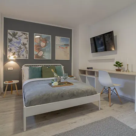 Modern 2-br Flat Near Cismigiu & Universitate - Balcony & Kitchen Daire