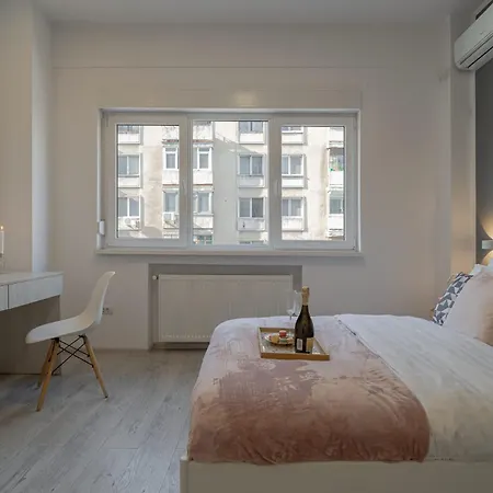 Modern 2-br Flat Near Cismigiu & Universitate - Balcony & Kitchen Bükreş