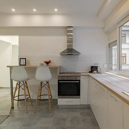 Modern 2-br Flat Near Cismigiu & Universitate - Balcony & Kitchen