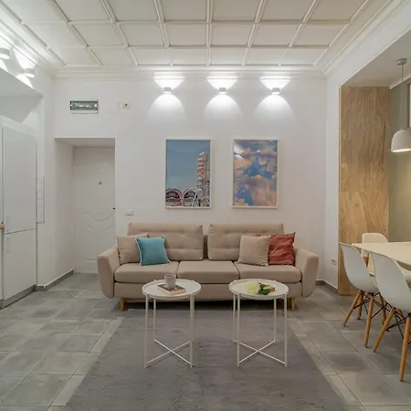 Modern 2-br Flat Near Cismigiu & Universitate - Balcony & Kitchen *