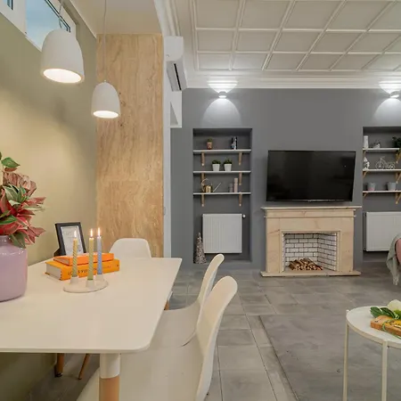 Daire Modern 2-br Flat Near Cismigiu & Universitate - Balcony & Kitchen