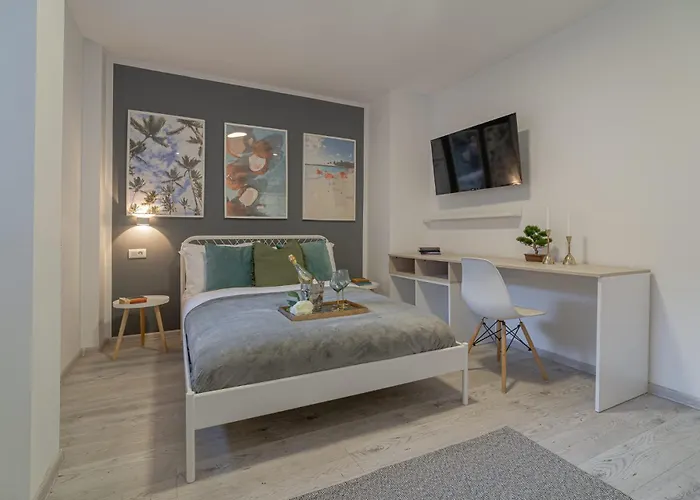 Modern 2-br Flat Near Cismigiu & Universitate - Balcony & Kitchen Apartamento
