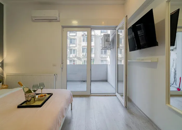 Apartamento Modern 2-br Flat Near Cismigiu & Universitate - Balcony & Kitchen