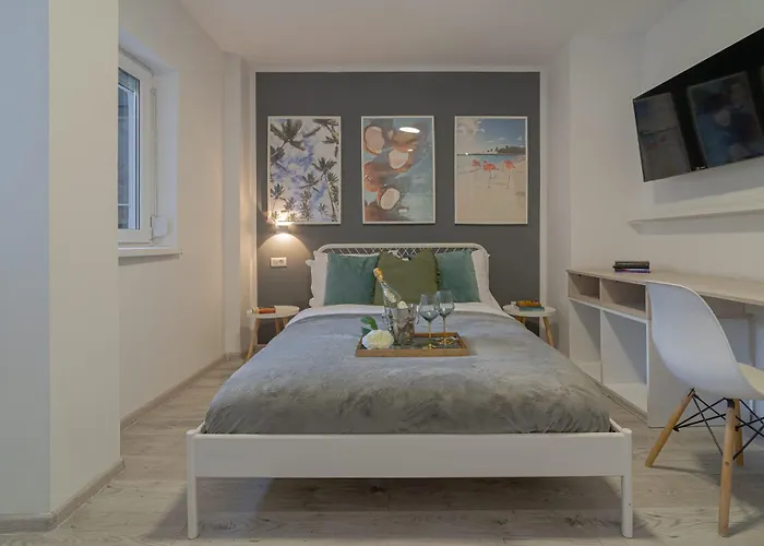 Modern 2-br Flat Near Cismigiu & Universitate - Balcony & Kitchen * Bucarest