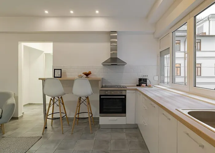 Modern 2-br Flat Near Cismigiu & Universitate - Balcony & Kitchen