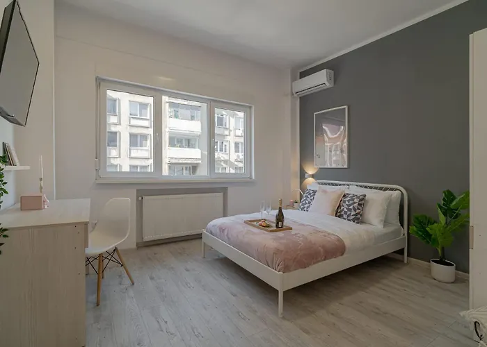Modern 2-br Flat Near Cismigiu & Universitate - Balcony & Kitchen * Bucarest