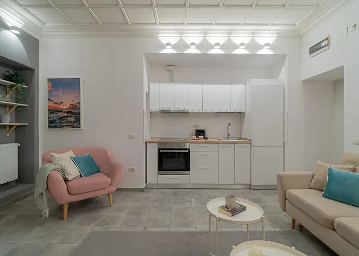 Modern 2-br Flat Near Cismigiu & Universitate - Balcony & Kitchen Bucarest