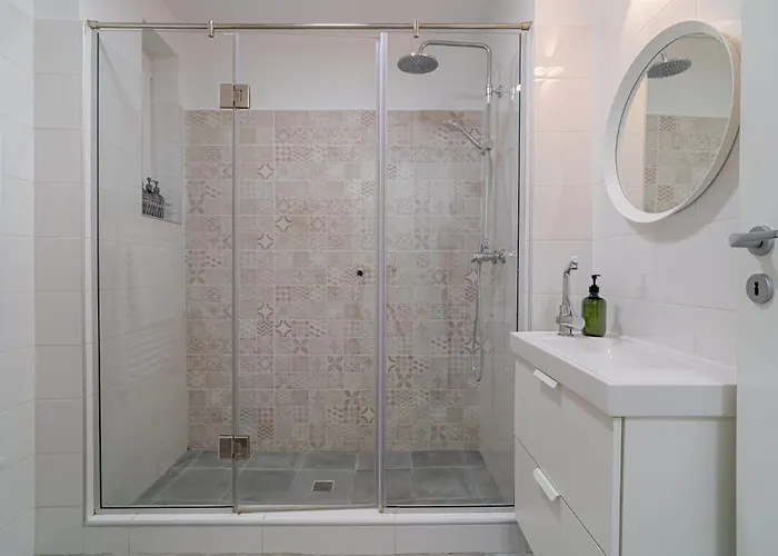 Modern 2-br Flat Near Cismigiu & Universitate - Balcony & Kitchen Apartamento