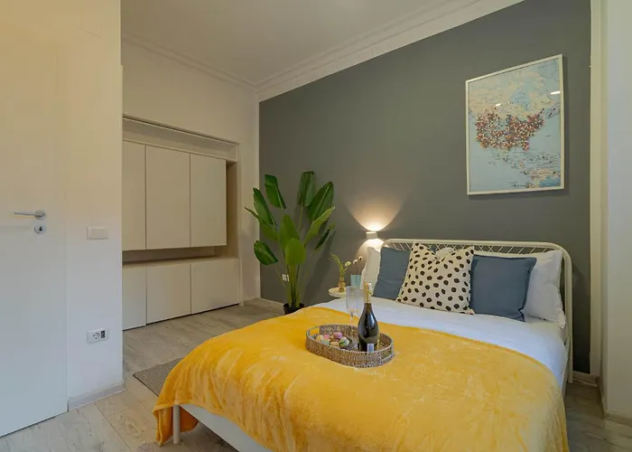 Apartamento Modern 2-br Flat Near Cismigiu & Universitate - Balcony & Kitchen