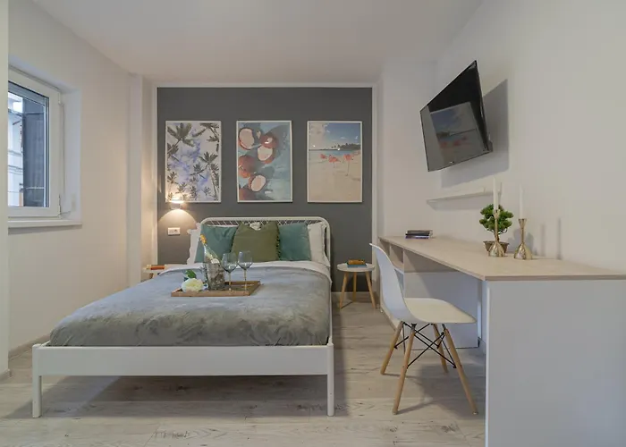 Apartamento Modern 2-br Flat Near Cismigiu & Universitate - Balcony & Kitchen