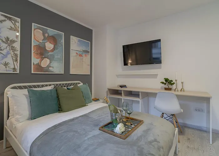 Modern 2-br Flat Near Cismigiu & Universitate - Balcony & Kitchen Bucarest