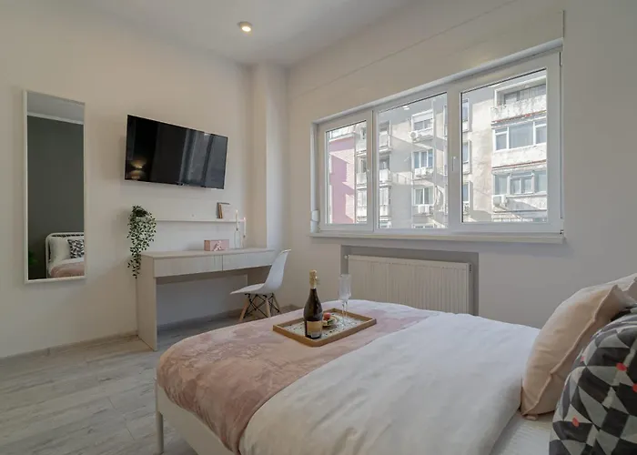Apartamento Modern 2-br Flat Near Cismigiu & Universitate - Balcony & Kitchen Bucarest
