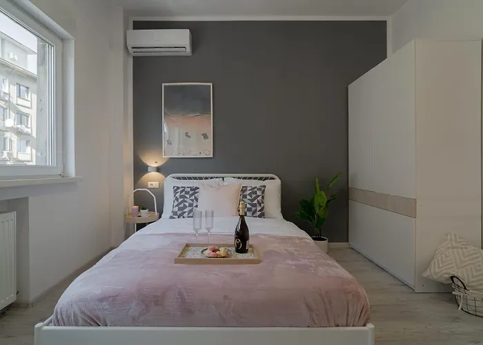 Modern 2-br Flat Near Cismigiu & Universitate - Balcony & Kitchen