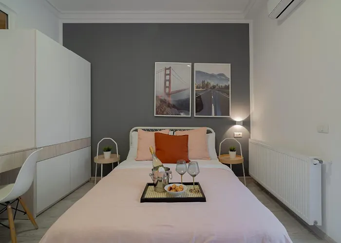 Modern 2-br Flat Near Cismigiu & Universitate - Balcony & Kitchen * Bucarest