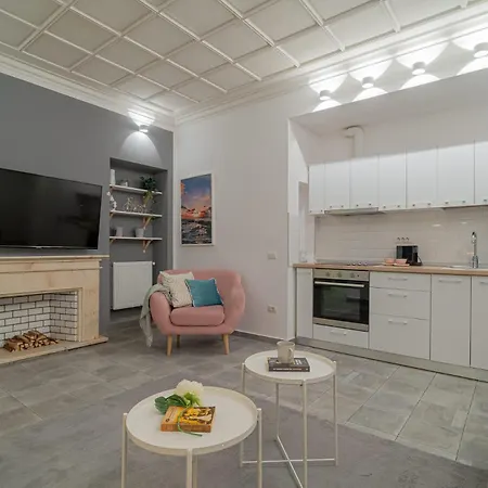 Modern 2-br Flat Near Cismigiu & Universitate - Balcony & Kitchen Apartman Bukarest
