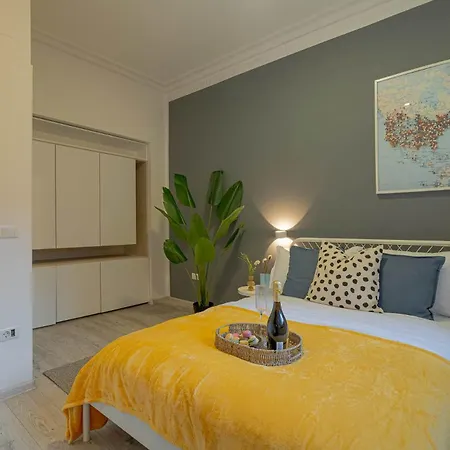 Apartman Modern 2-br Flat Near Cismigiu & Universitate - Balcony & Kitchen