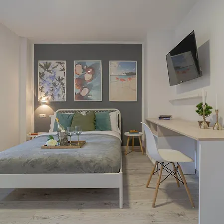 Apartman Modern 2-br Flat Near Cismigiu & Universitate - Balcony & Kitchen