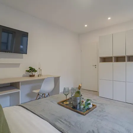 Modern 2-br Flat Near Cismigiu & Universitate - Balcony & Kitchen דירה *