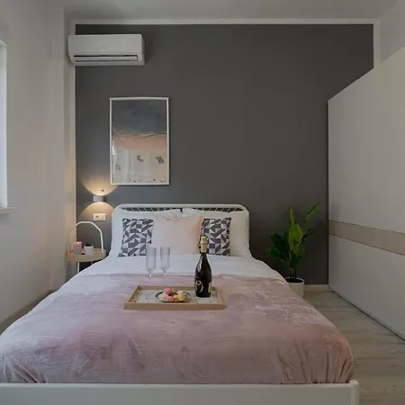 Modern 2-br Flat Near Cismigiu & Universitate - Balcony & Kitchen