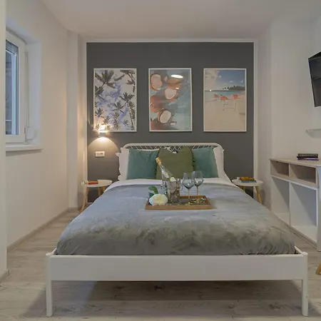 Modern 2-br Flat Near Cismigiu & Universitate - Balcony & Kitchen * Bukareszt