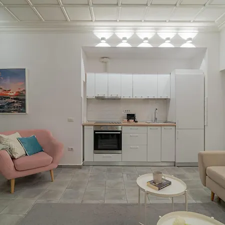 Modern 2-br Flat Near Cismigiu & Universitate - Balcony & Kitchen Bukareszt