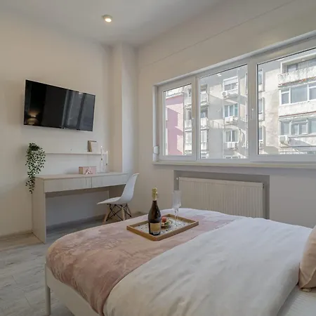 Apartament Modern 2-br Flat Near Cismigiu & Universitate - Balcony & Kitchen Bukareszt
