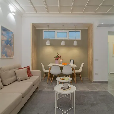 Modern 2-br Flat Near Cismigiu & Universitate - Balcony & Kitchen